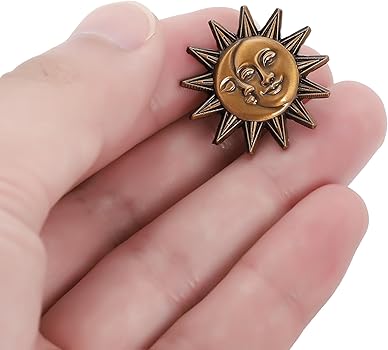 Amazon.co.jp: バッジ 太陽と月 ピンバッジ アンティーク調